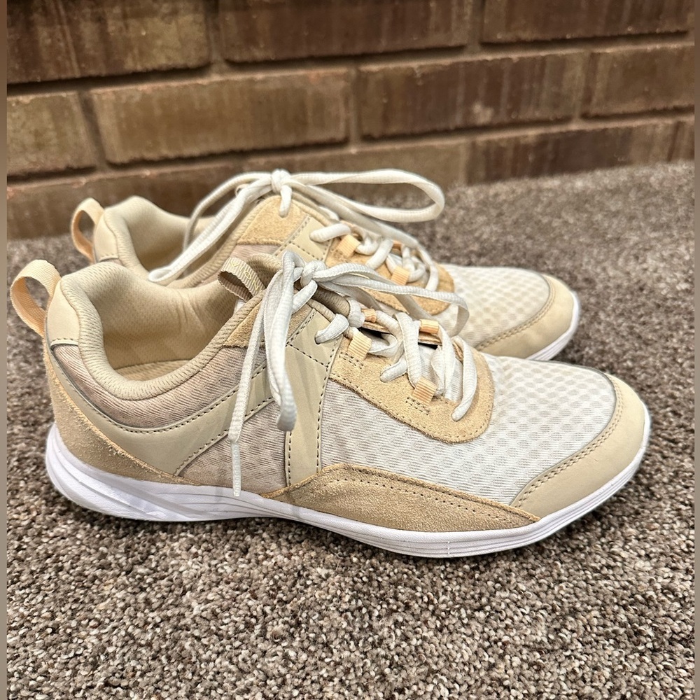 Vionic Chance Semolina Lace Up Sneakers 8.5